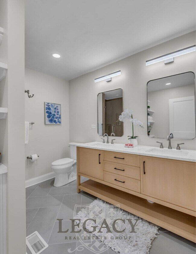 Building Photo - 719 Woodmere Dr