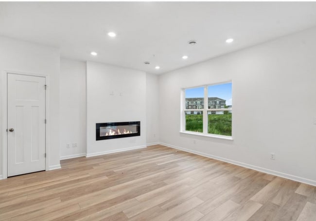 Building Photo - 13644 Busch Ln