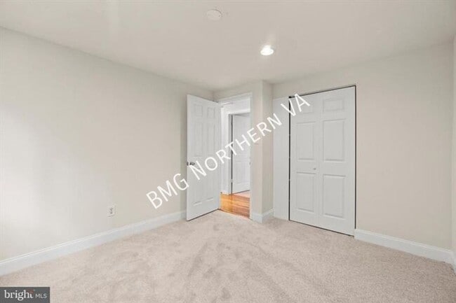 Building Photo - 8461 Yellow Leaf Ct