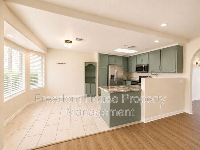 Building Photo - 3066 E Mount Charleston Dr