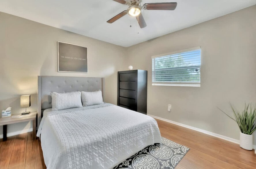 Building Photo - 1905 W St Louis St