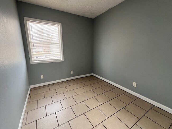 Building Photo - Far Eastside 3 Bedroom 1 Bath