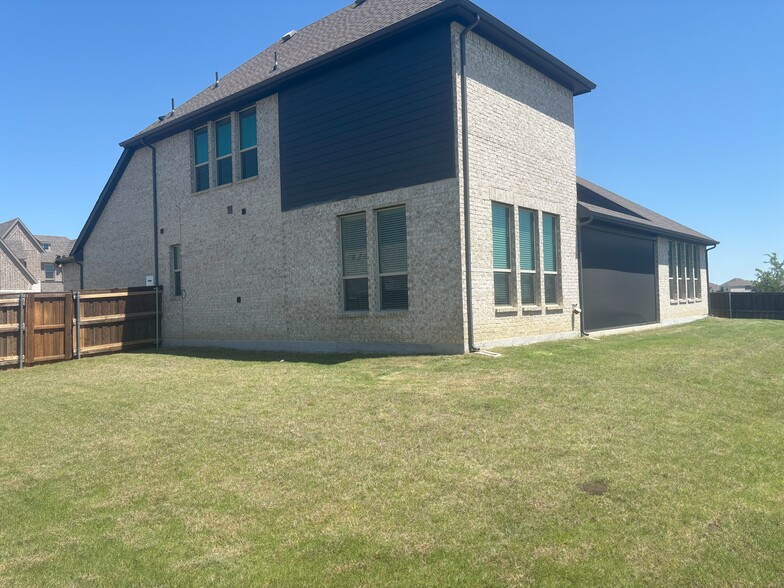 Building Photo - 1700 Bellaire Ave