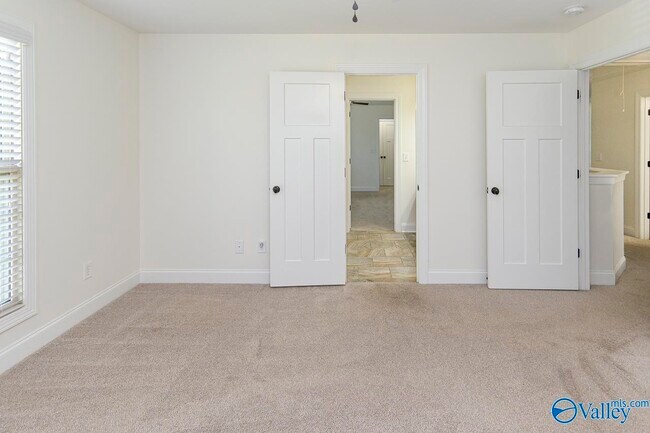 Building Photo - 161 Huntsmen Lane