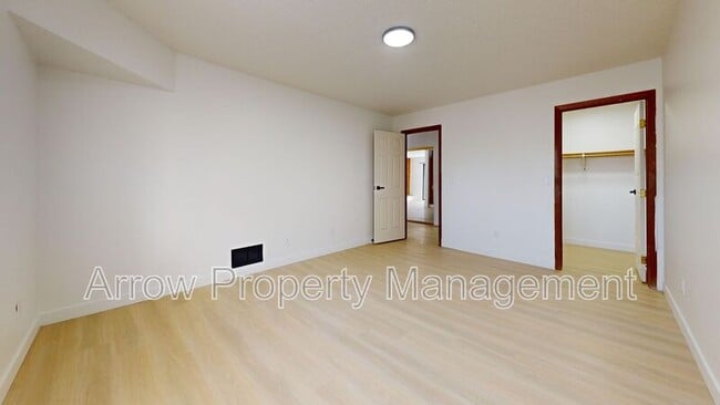 Building Photo - 203 E Arbor Ave