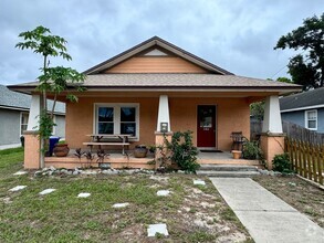 Building Photo - 3 Bedroom 2 Bath in Lakeland