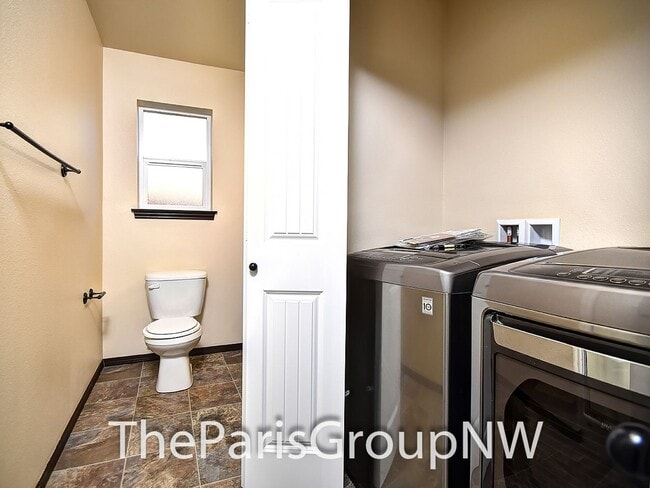 Building Photo - Super 2012 Shoreline Home – Upgrades, Wood Flrs, 3car Grg+++