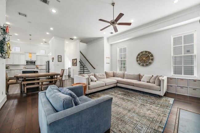 Building Photo - 816 Ennis St