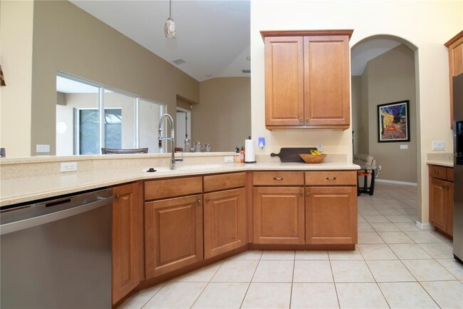 Building Photo - 275 Dahlia Ct