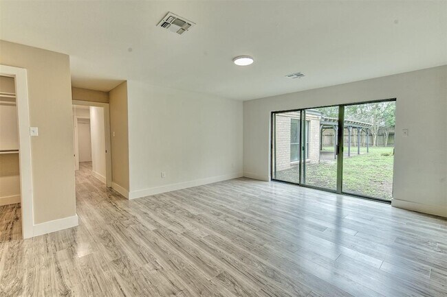 Building Photo - 15626 Whitewater Ln