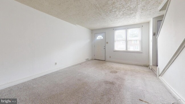 Building Photo - 216 E 21st St