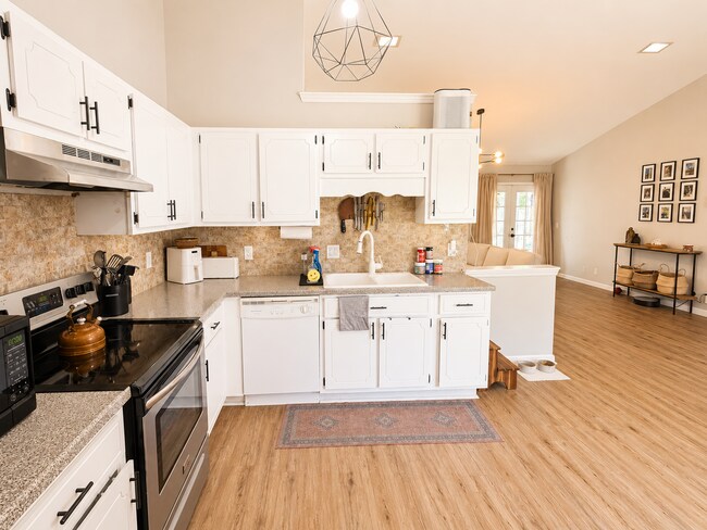 Building Photo - 109 Almond Cir