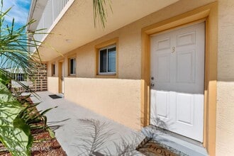 Building Photo - 211 Circle Dr