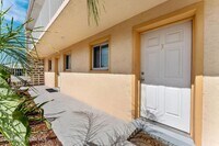 Building Photo - 211 Circle Dr