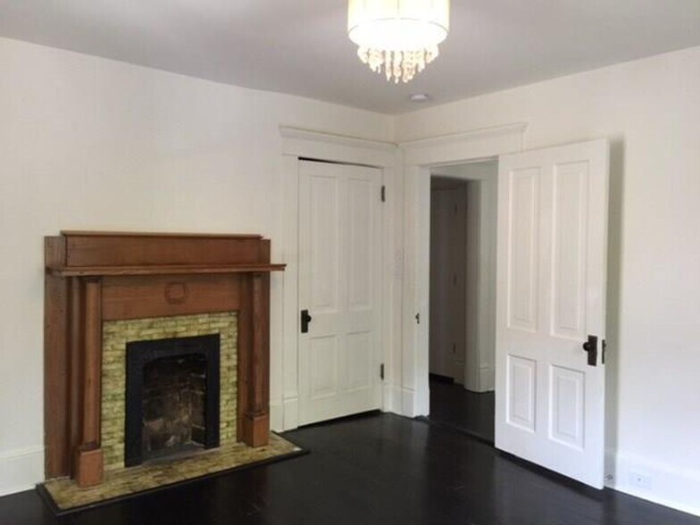 Building Photo - Renovated Single Family Home Available soon for Move-In !