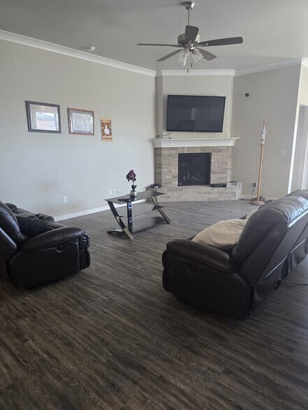 Building Photo - 1102 Canal St