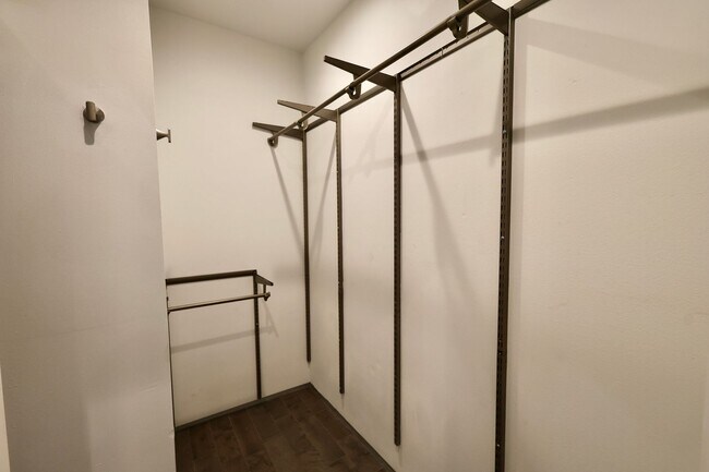 Building Photo - 902 Montana St