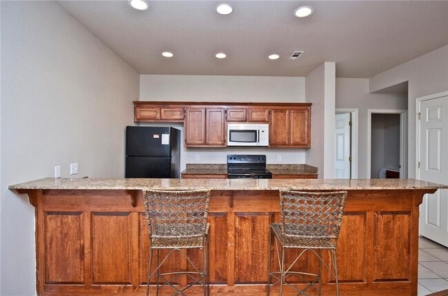 Building Photo - 3104 SW Deerfield Blvd