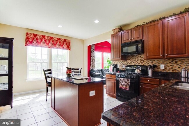 Building Photo - 46 Bismark Dr