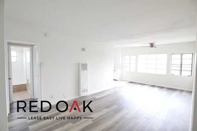 Building Photo - Inviting and Sun-Drenched One Bedroom with...