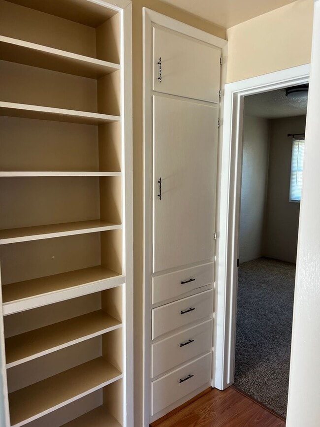 Building Photo - Medford 2 Bedroom, 1 bath Duplex with Fenced Yard