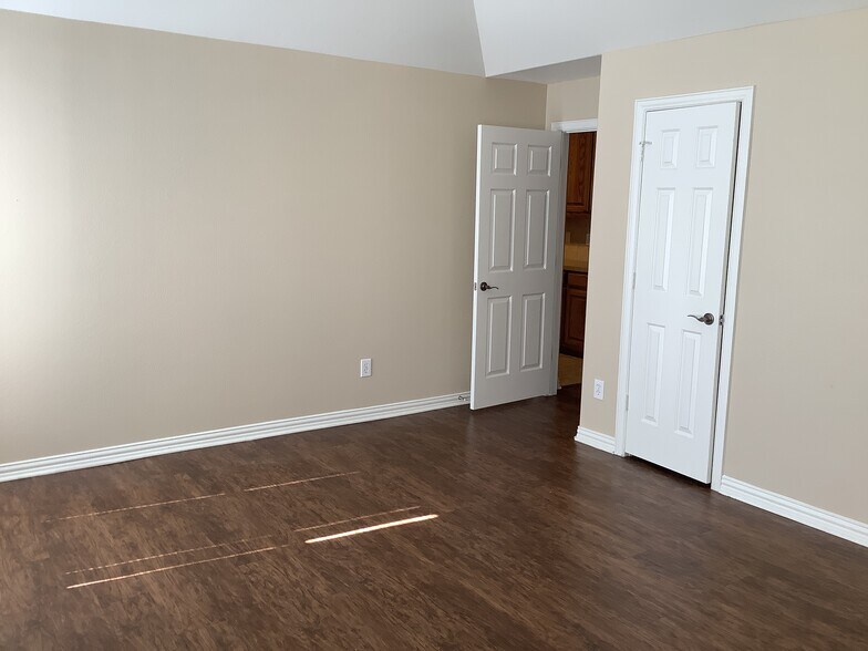 Building Photo - 515 Cool Meadow Ct