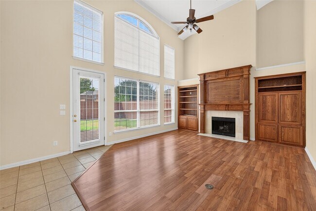 Building Photo - 8701 Mandevilla Dr