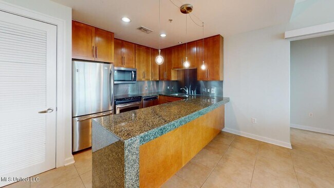 Building Photo - 2060 Beach Blvd