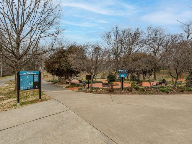 Building Photo - Custom 3 story home in the heart of Belmont/Optimist Park!