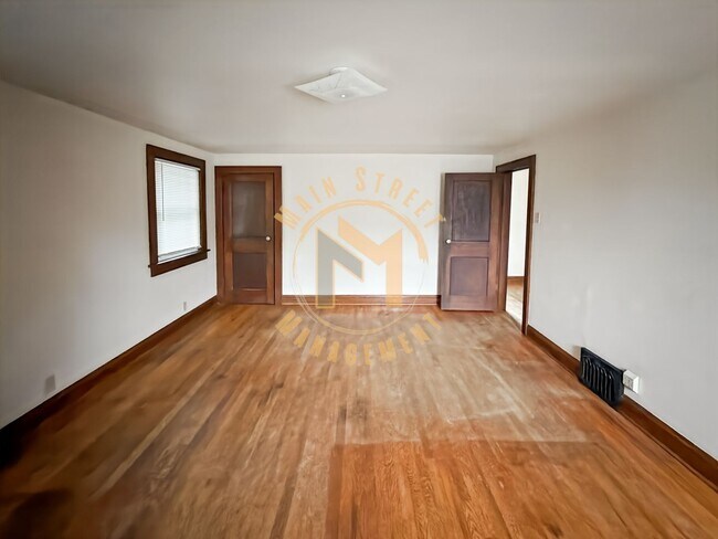Building Photo - 520 N Henry St