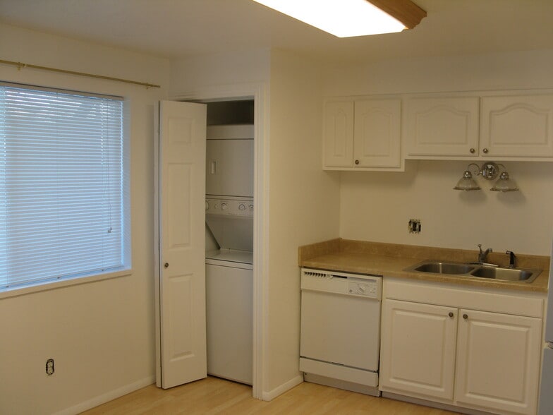 Building Photo - 461 E 2650 N