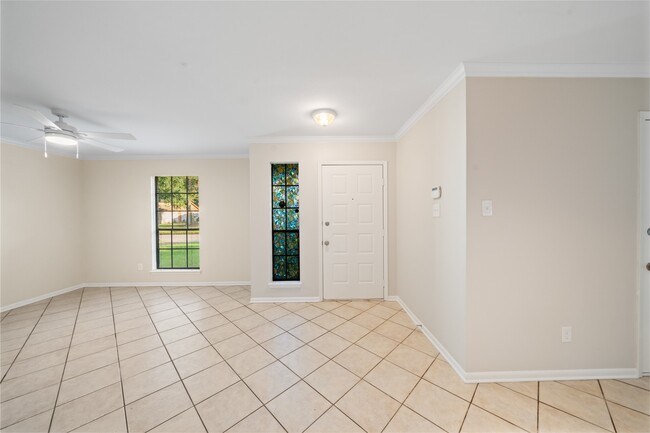 Building Photo - 2707 Foliage Green Dr