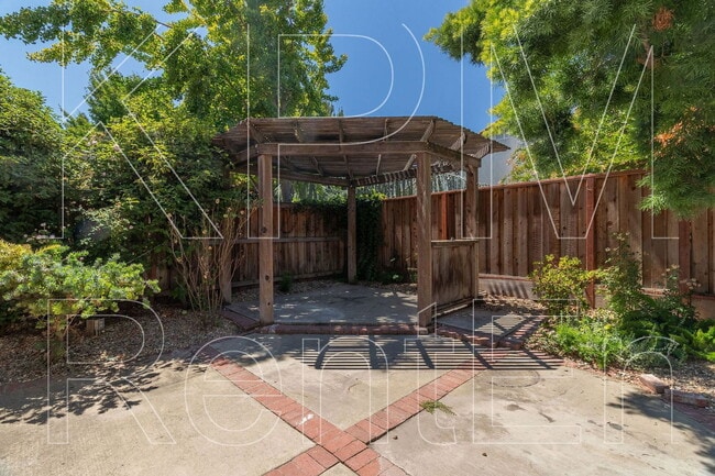 Building Photo - 10314 Creek Trail Cir