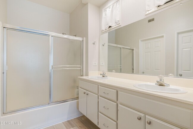 Building Photo - 11529 Treeview Ct