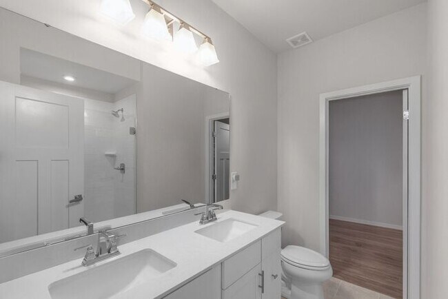 Building Photo - Stunning 3-Bedroom Townhouse in the Heart of South End!
