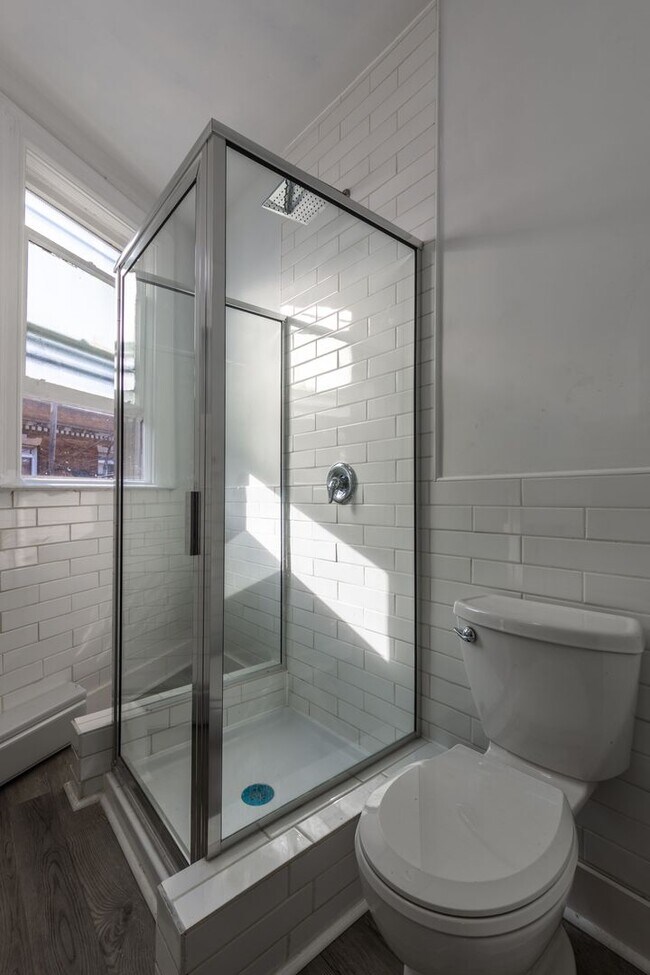 Building Photo - 4913 Yew St