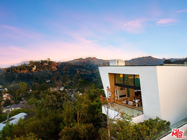 Building Photo - 3596 Woodhill Canyon Rd