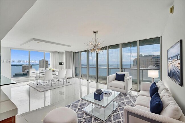 Building Photo - 495 Brickell Ave