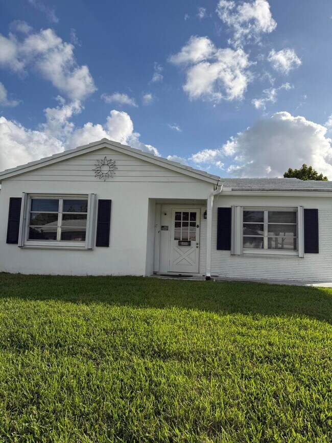 Building Photo - 6808 NW 70th St