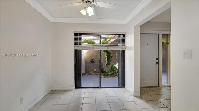 Building Photo - 205 Dunwoody Ln