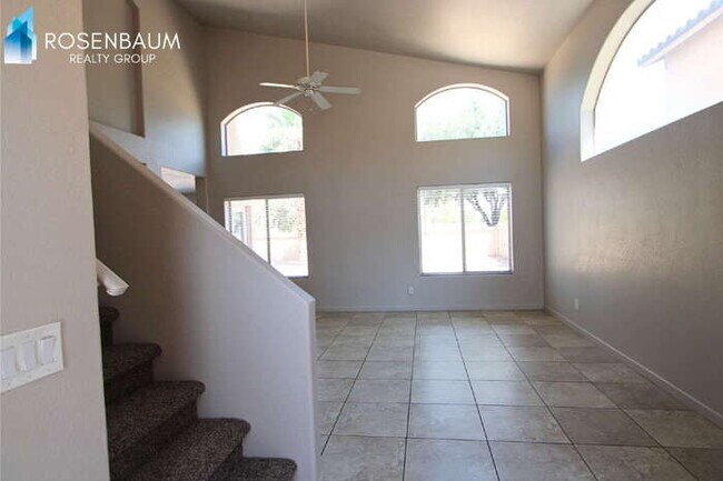 Building Photo - Beautiful 3-beds, 2.5-baths home nestled in Surprise!