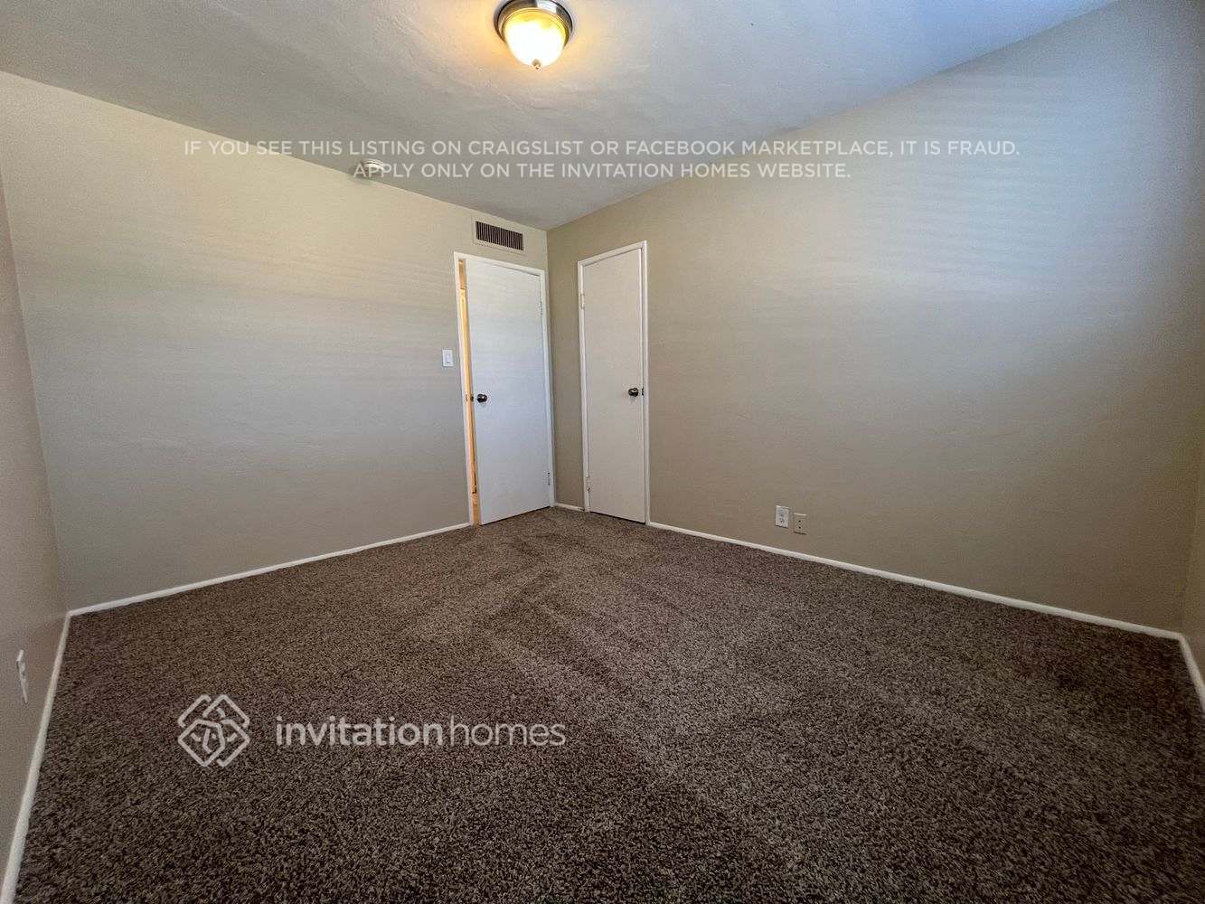 Building Photo - 400 N Sunset Dr