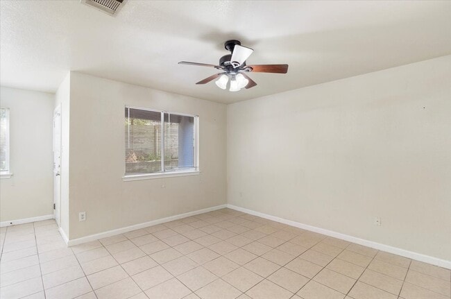 Building Photo - 887 Sagewood Trl