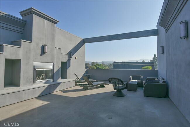 Building Photo - 11925 Kling St