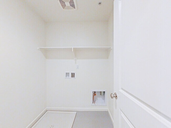 Building Photo - Los Alamitos Condo - 3 Bedroom / 2.5 Bathr...