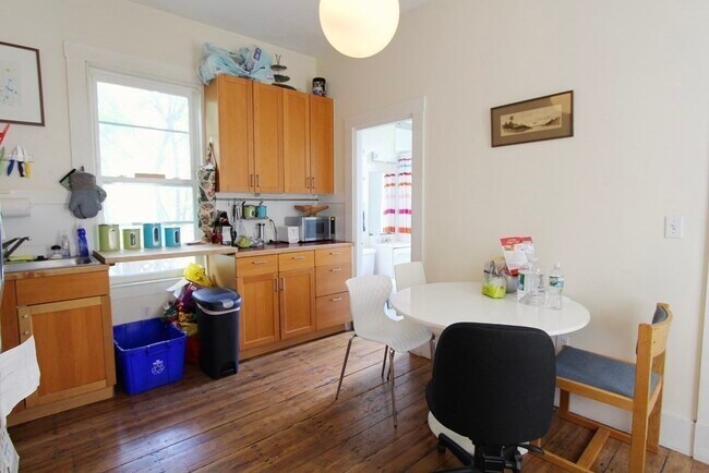 Building Photo - 34 Essex St