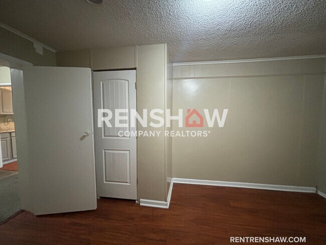 Building Photo - Text the Leasing Team at 901-820-4367 to s...