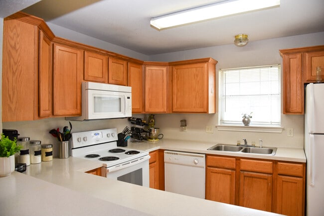 Building Photo - 3813 Oldenburg Ct