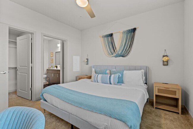 Building Photo - 711 W Broadway Rd