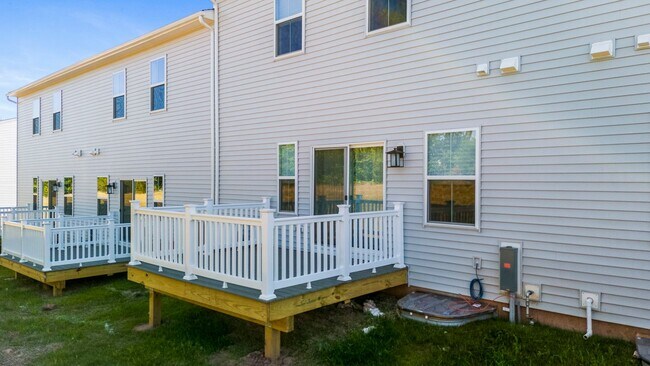 Building Photo - Brand New - 4Bed, 2.5Bath Townhouse in Pot...